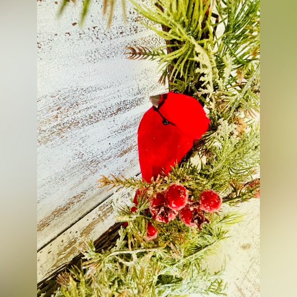 Icy Pine & Sugar Berry Cardinal Wreath - Picture 11 of 11